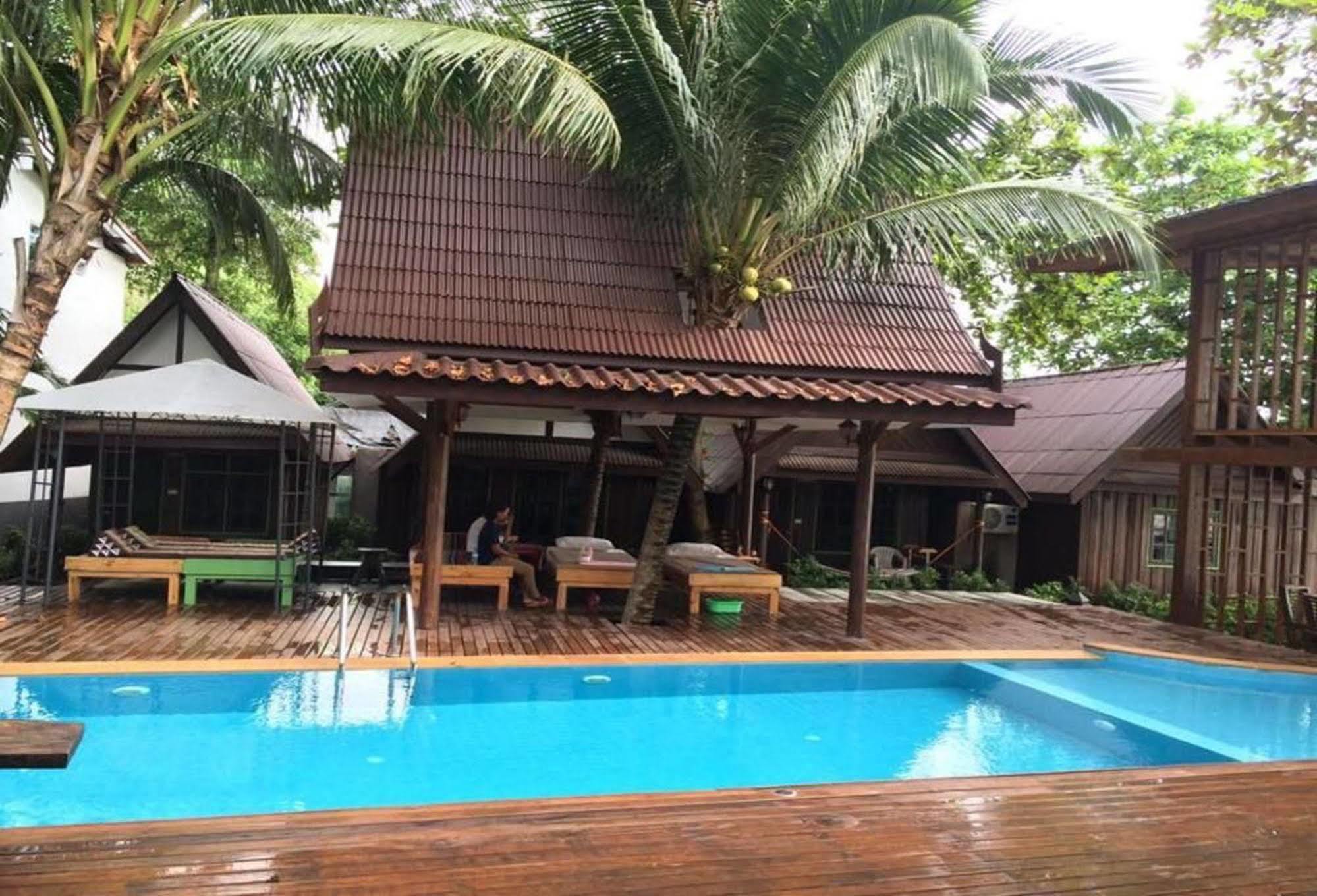 Apple Beachfront Resort Trat Kültér fotó